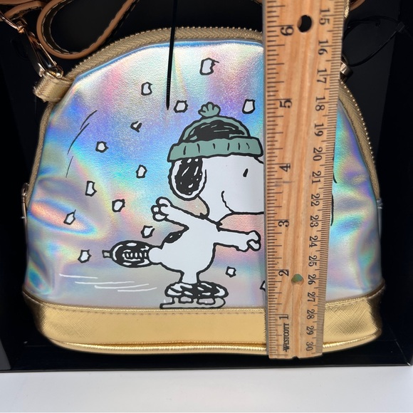 Peanuts 2 Piece Gift Set Snoopy Crossbody Bag & Charlie Brown Keychain NIB - Picture 10 of 11